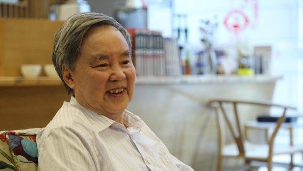 教材主编挺曹文轩，否认毒文章，曹郑之争由来已久，是家长太敏感