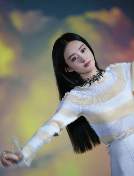 赵丽颖自然之灵大片释出！罕见黑长发造型效果清新冷艳|名门泽佳
