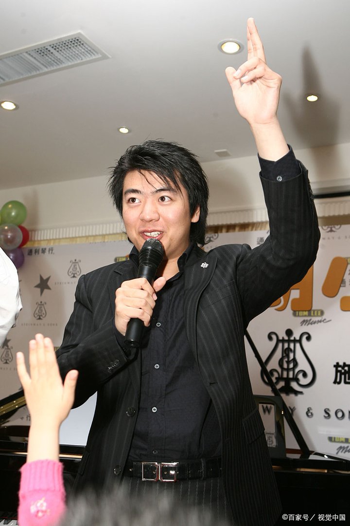 郎朗13岁弹琴照撞脸旺仔，果然从小就有内味了，你怎么看？