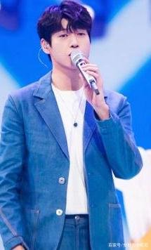 杨幂魏大勋再发糖,沈腾隔空喊话后魏大勋穿杨幂代言衣服出街,你怎么看?