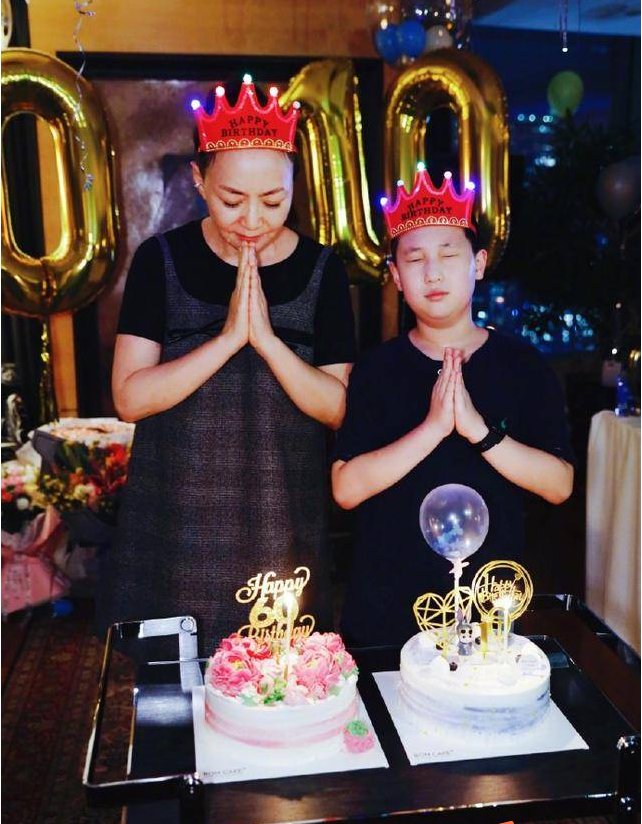 宋丹丹60岁生日宴众星云集，为何坐在C位的不是巴图呢？