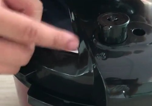 苏泊尔电压力锅的使用方法.特别是那个限压阀怎样用