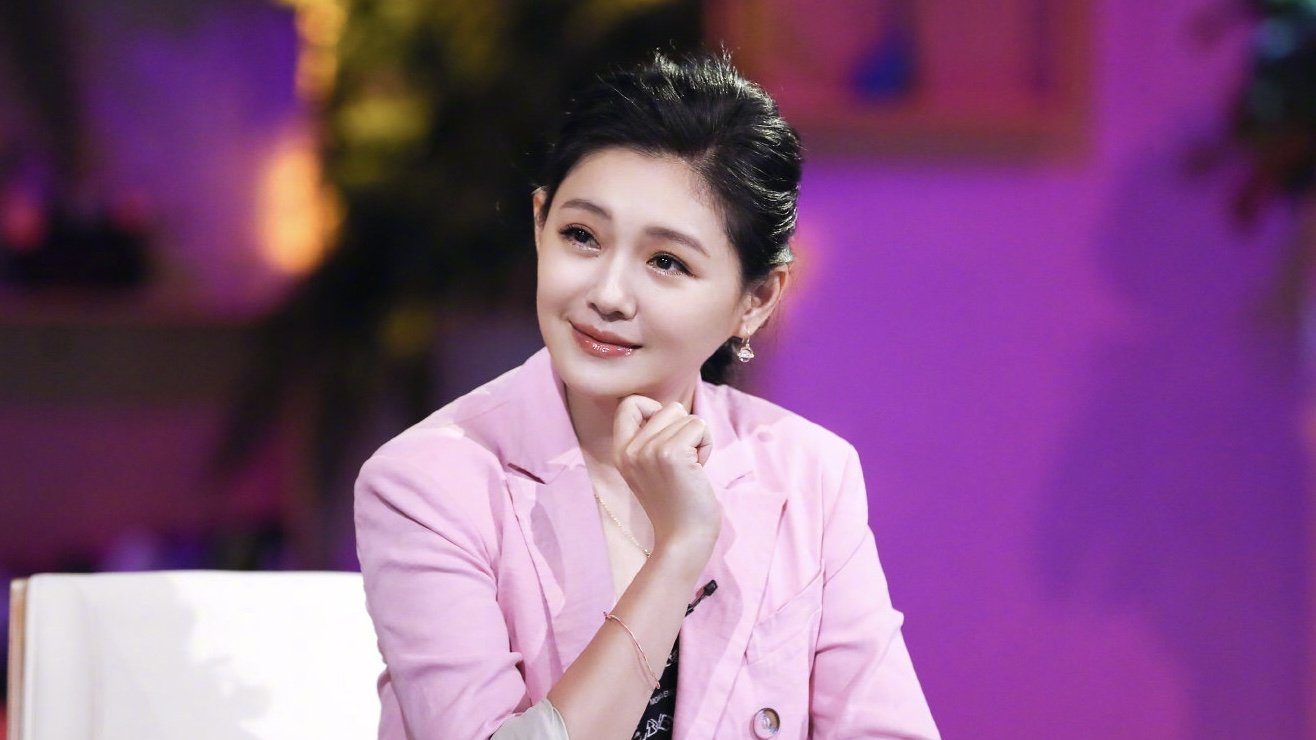 大s终于露面了,再婚后首亮相放飞自我,此事的舆论对她的影响有多大?