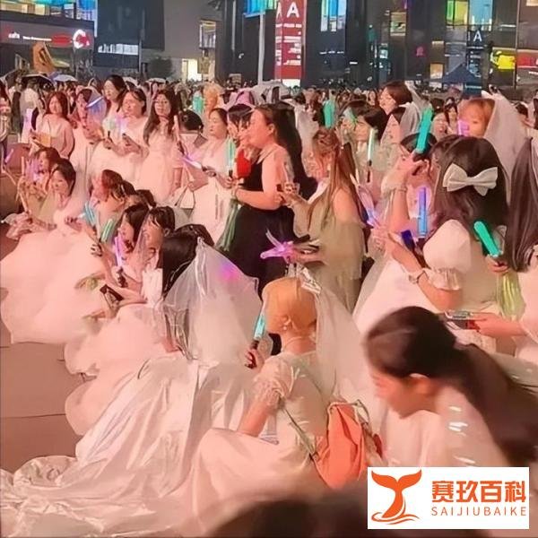 女粉丝穿婚纱看王源演唱会，致情侣分手，婚纱店更是赔钱得底朝天