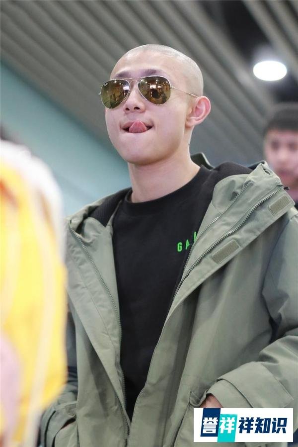 谁说寸头是检验帅哥标准?张一山任性剃光头,搭风衣痞帅我认不出