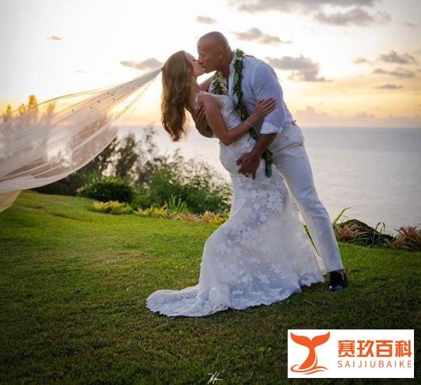巨石强森结婚啦！已和女友一起走过了12年头
