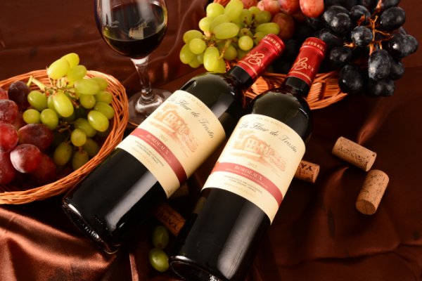 西班牙小镇5万升红酒发酵桶破裂的原因是什么？