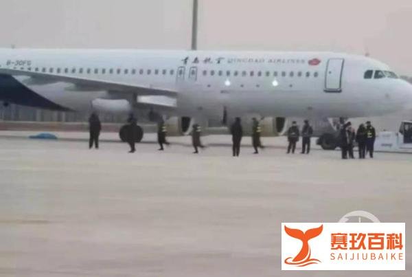 牵引飞机时出意外，青岛航空一客机拖移时1名机务遭碾压致死