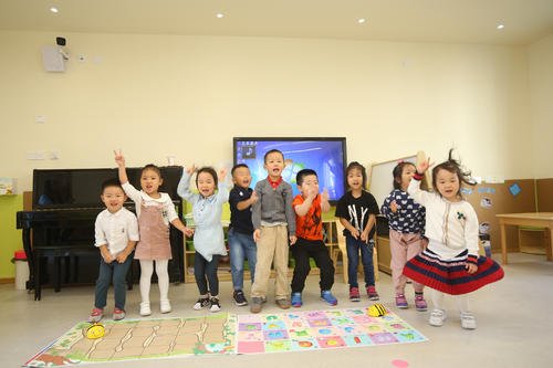 幼儿园里学英语，好处多还是坏处多？