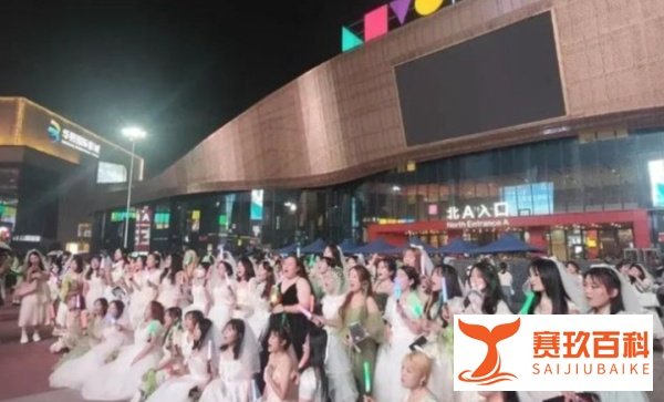 女粉丝穿婚纱看王源演唱会，致情侣分手，婚纱店更是赔钱得底朝天