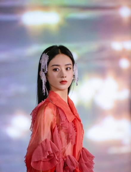 赵丽颖自然之灵大片释出！罕见黑长发造型效果清新冷艳|名门泽佳
