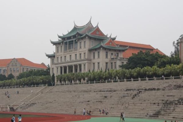 如何看待厦门大学给物理学新生送钻戒呢?