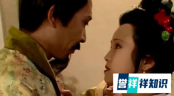 秦可卿和贾珍的丑事是怎么被发现的？
