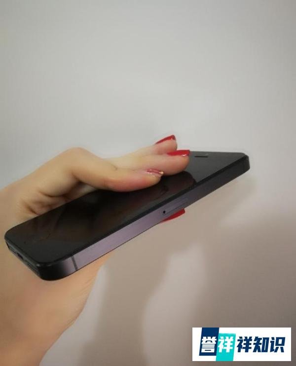 绝版系统iOS 7的iPhone5，网友299买下当玩具。