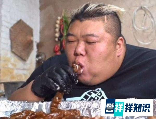 胖猴仔开直播澄清过世谣言,眼神涣散状态差,网友:要钱不要命