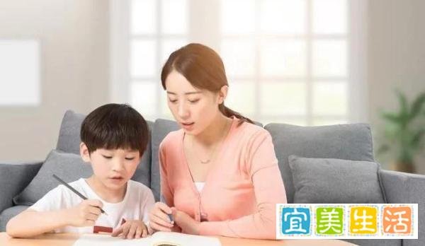 满脸污渍的战士骗母亲自己没有参加抗洪，善意的谎言令人动容