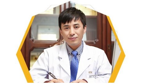 李朕的人生经历是什么？