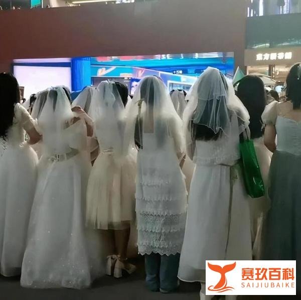 女粉丝穿婚纱看王源演唱会，致情侣分手，婚纱店更是赔钱得底朝天