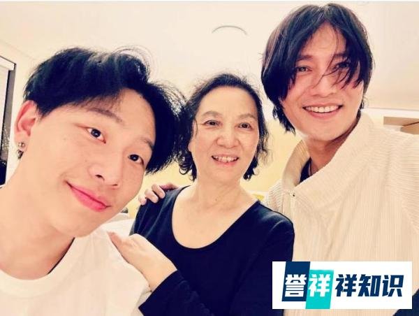陈坤和母亲、儿子一起庆祝新年!北京豪宅曝光,20岁儿子越来越帅
