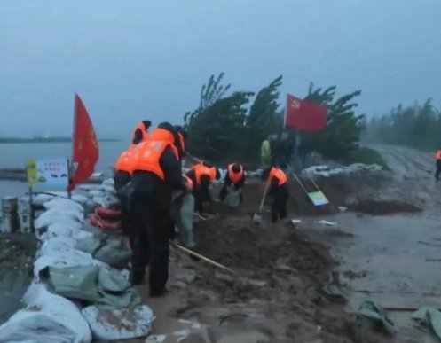 受河南多地强降雨影响,北京西站71趟始发列车停运,旅客可以申请退票吗?