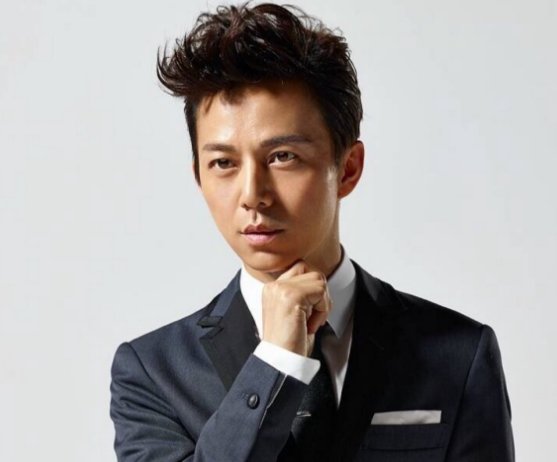 何炅老师终于公开了自己结婚多年的老婆,瞒了那么久,原来是她!她是谁?