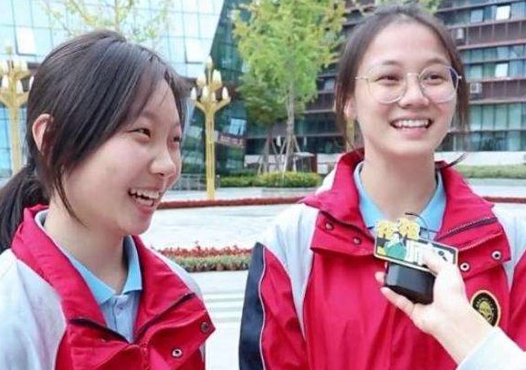在哈尔滨失联4天的两名初中女生已经被找回，她们是因何失联的？