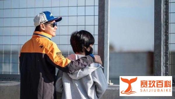 Kimi身高离林志颖只差一个手机 这是咋情况？