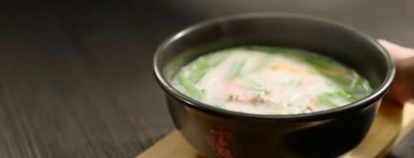 云南过桥米线肉片厚度不能超2毫米 这是咋情况？