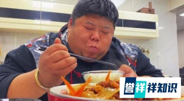 胖猴仔开直播澄清过世谣言,眼神涣散状态差,网友:要钱不要命