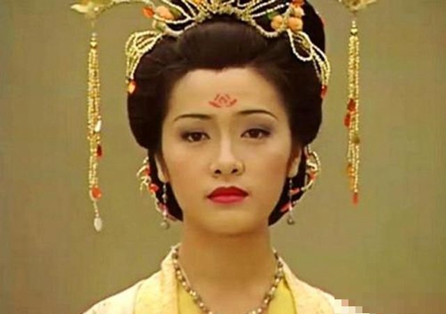 港版杨贵妃三㚫是谁演的2000
