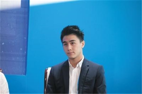 何猷君改了微博认证,你会很看重头衔吗?