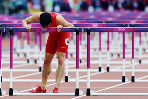北京奥运会，刘翔选择带伤参赛的原因是什么？