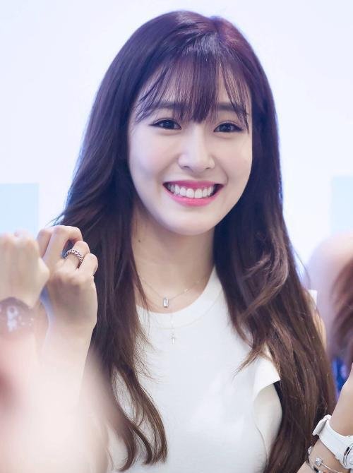 那一双会笑的眼睛，是少时中最有争议的美少女——Tiffany