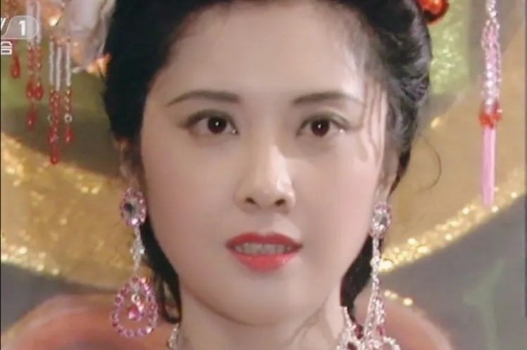 看了女儿国国王28到66岁的容颜变化，网友为何会惊呼？