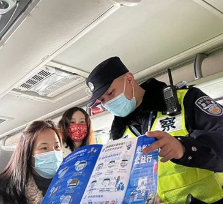 女子去湖南坐错车到了浙江的湖南，民警得知她身上只剩8元钱后是怎么做的？