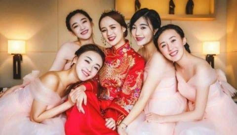 90后女生当30次伴娘，如何看待伴娘职业化？
