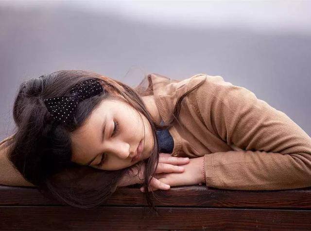 生活中该怎样与玻璃心的女生相处？??