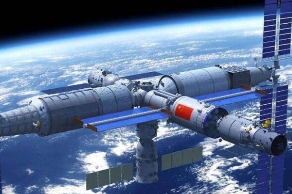 3名航天员离开空间站前敬礼致谢,你如何看待他们这一行为?