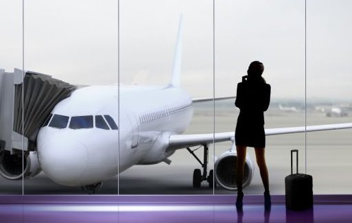 欠数千万老赖冒充军人乘飞机,警方会对其如何处置?