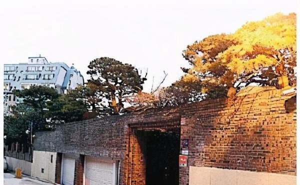 1个字100万，宋慧乔吸金能力不减，豪掷1.1亿元在首尔买整栋楼