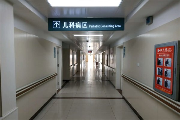 安徽一男童抗癌4年为保命，肚子上排便已2年，孩子究竟患上了什么癌症？