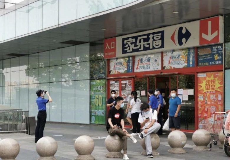 巴西家乐福员工上班期间去世，为何超市被批“冷血”？
