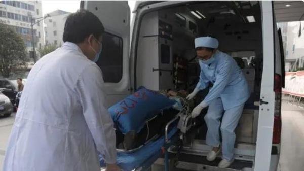 司机感觉饿了,解开安全带拿吃的致一死一伤!