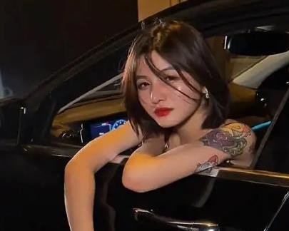 万小七真名叫什么？