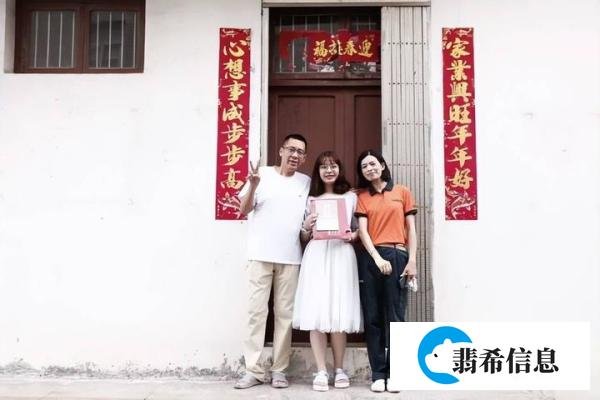 女孩683分被复旦录取，发现通知书邮递员竟是妈妈