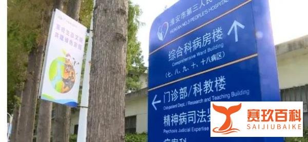 女孩在梨泰院跪地哭喊男朋友不在了与小伙每天1斤白酒患上精神分裂症