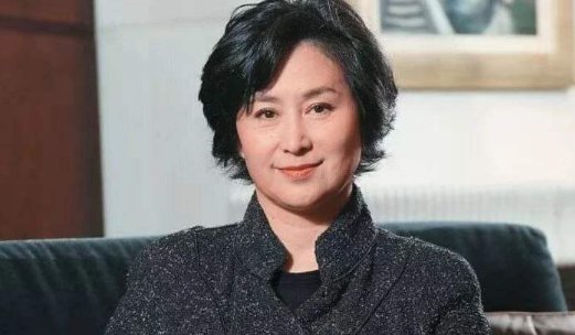 杨其龙凭什么让“百亿公主”何超琼倾心？