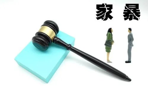 重庆一男子先打前妻又打儿子，家暴问题层出不穷，法律是怎样规范的？