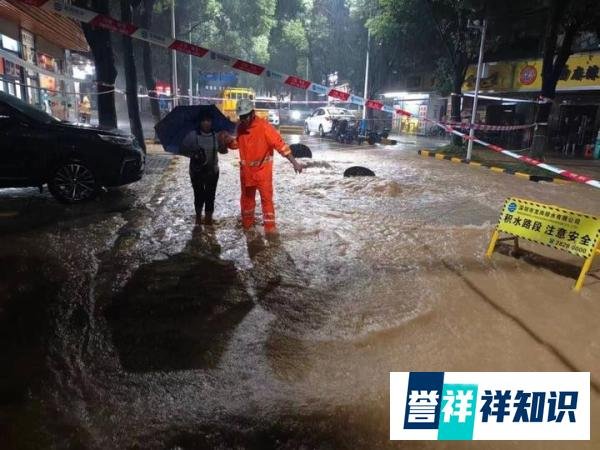 深圳持续的暴雨,水库凌晨泄洪,防止安全隐患