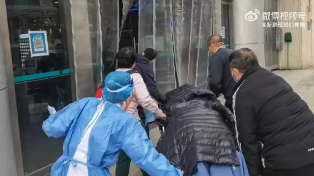 儿子抗疫去世40天,家人瞒80岁脑梗父亲,你遇到这种事会如何处理?